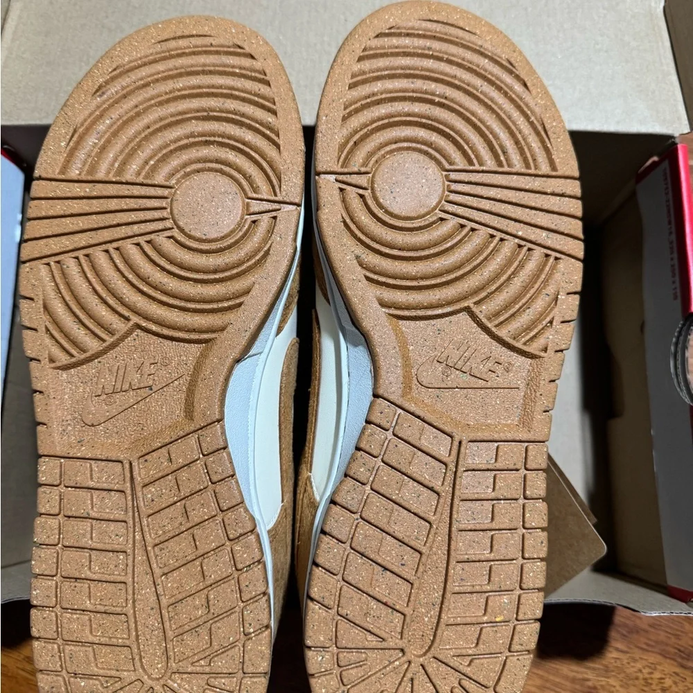 Nike Low-Top Sneakers in Wheat and Sail - Picture 5 of 11